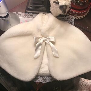 ❤️ Rare Vintage 1970’s Fur Bow Cape